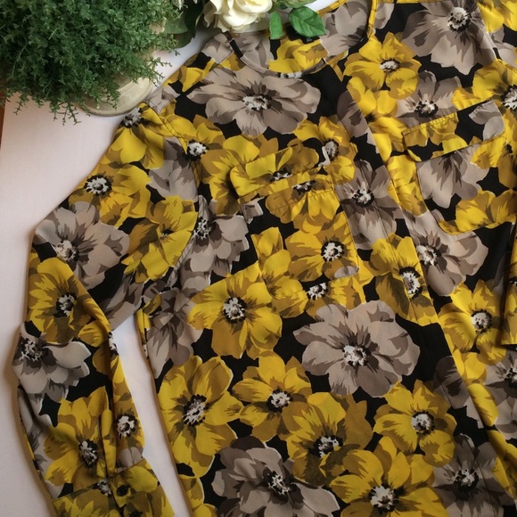 Who What Wear Tops - ⬇️ Who What Wear Floral Blouse Size 2X EUC